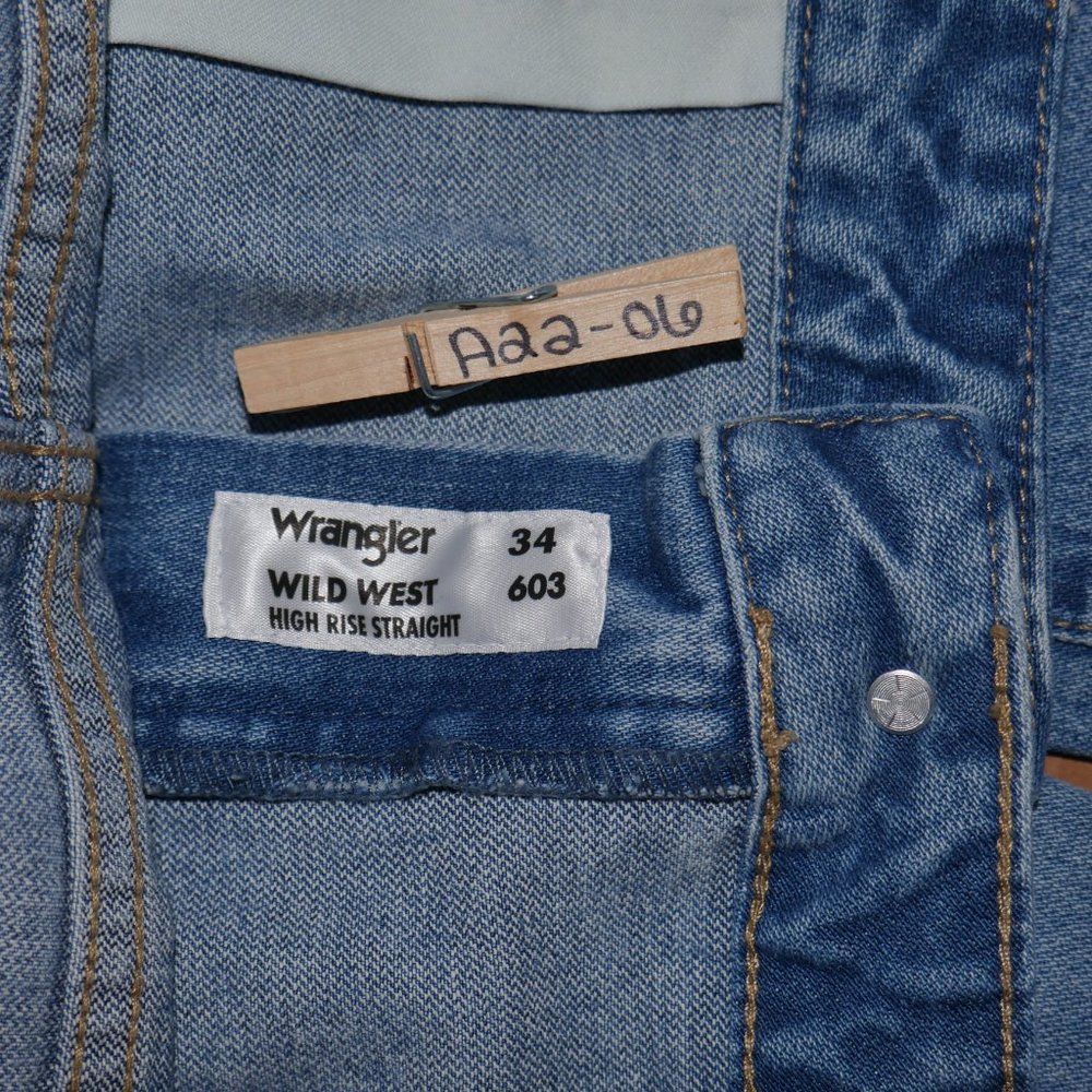 Wrangler Women's Wild West 603 High Rise Distressed Cropped Jeans Size 34x28 - Picture 10 of 16